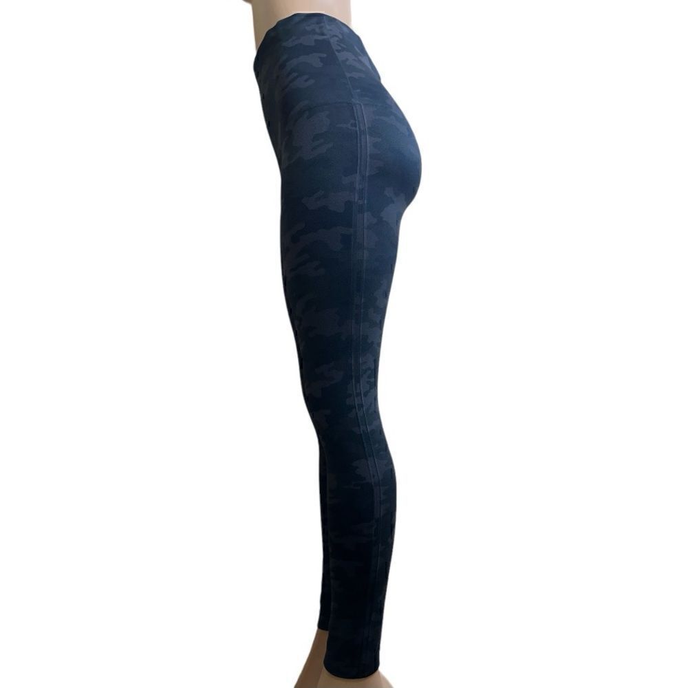 Spanx camouflage leggings. - Picture 3 of 5